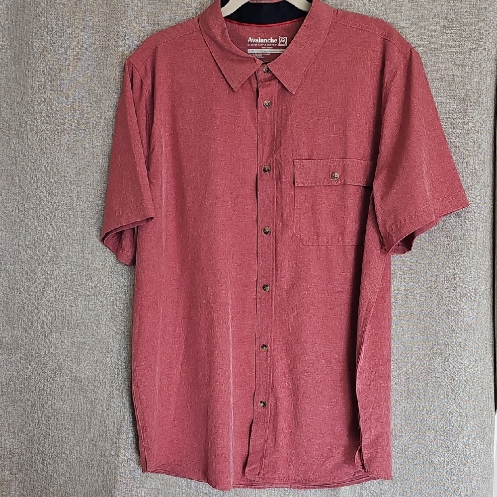 Avalanche Men's Short Sleeve Button Down Shirt in Red